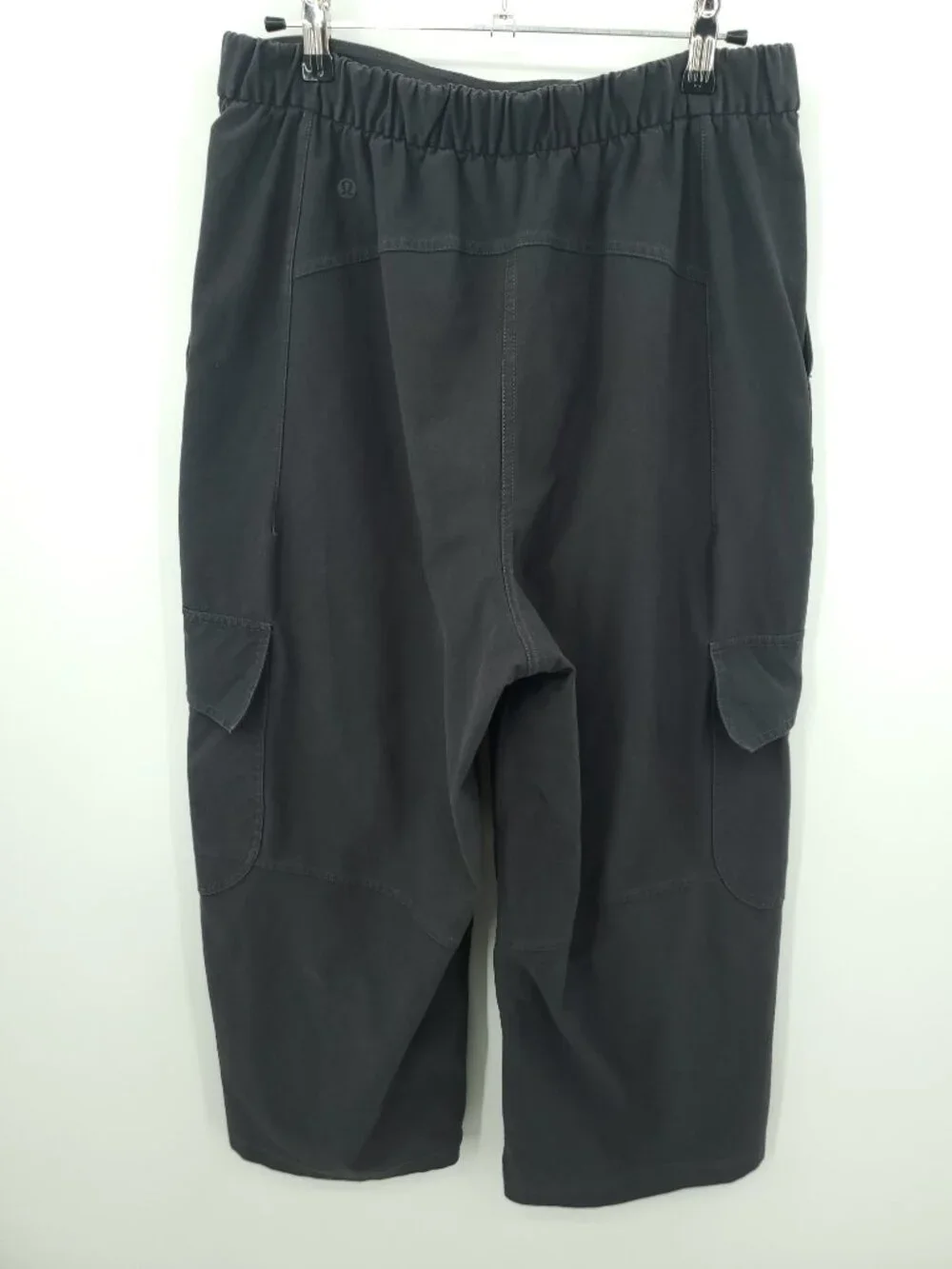 Lululemon Light Utilitech Cargo Pocket High-Rise Crop Sz 30 Graphite Grey